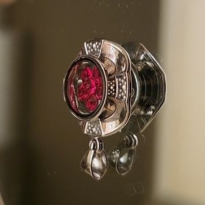 Rotating red flower pendant